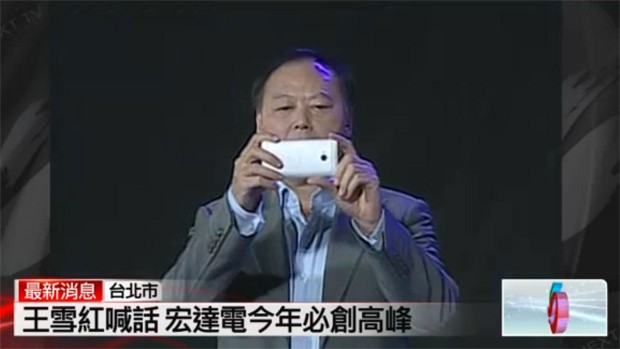 HTC's CEO holding what a appears to be an unreleased M7