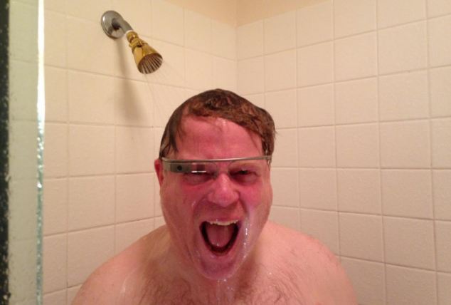 Tech blogger Robert Scoble photographed using Google Glass excitedly in the shower (dailymail.co.uk)