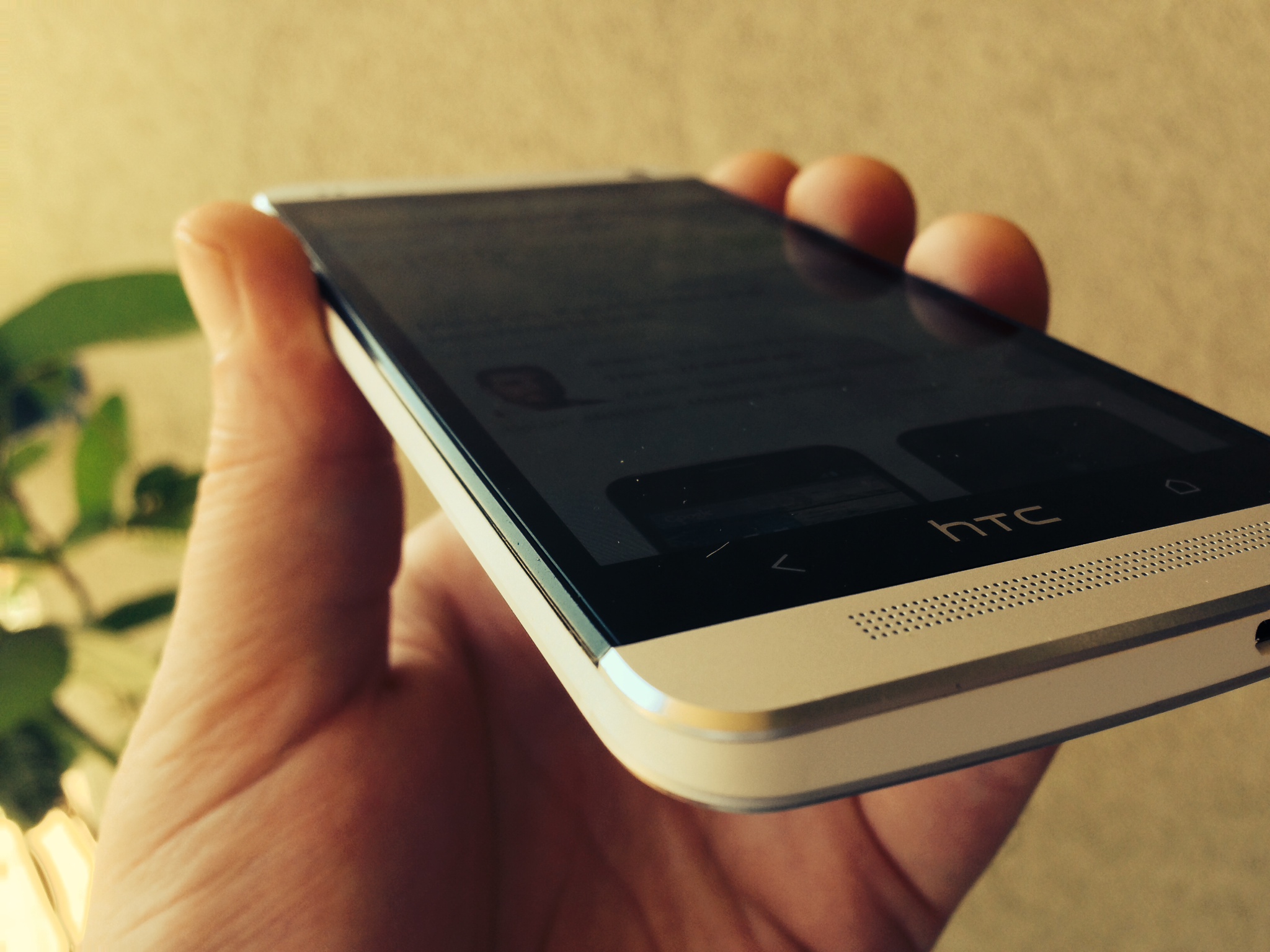 HTC-One-GPE-Hero-02