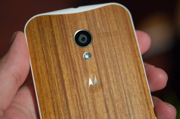 Moto X with wood back case via phonesreview.com