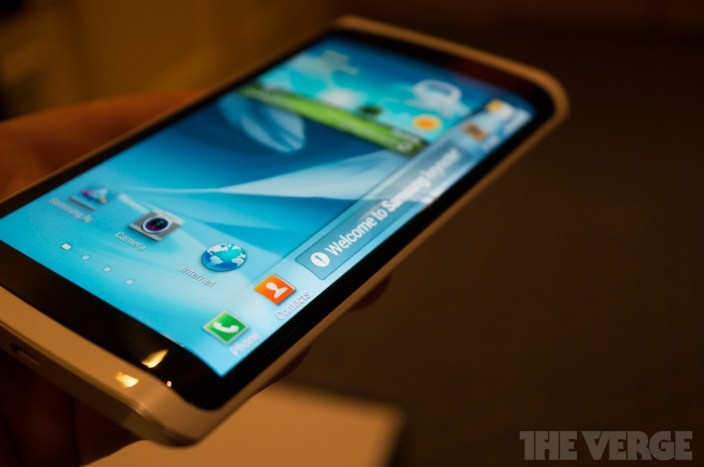 Samsung-CES-2013-Curved-OLED-Phone-Front
