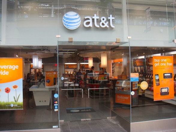 AT&T dishing out $100 credits with new service line activations ...