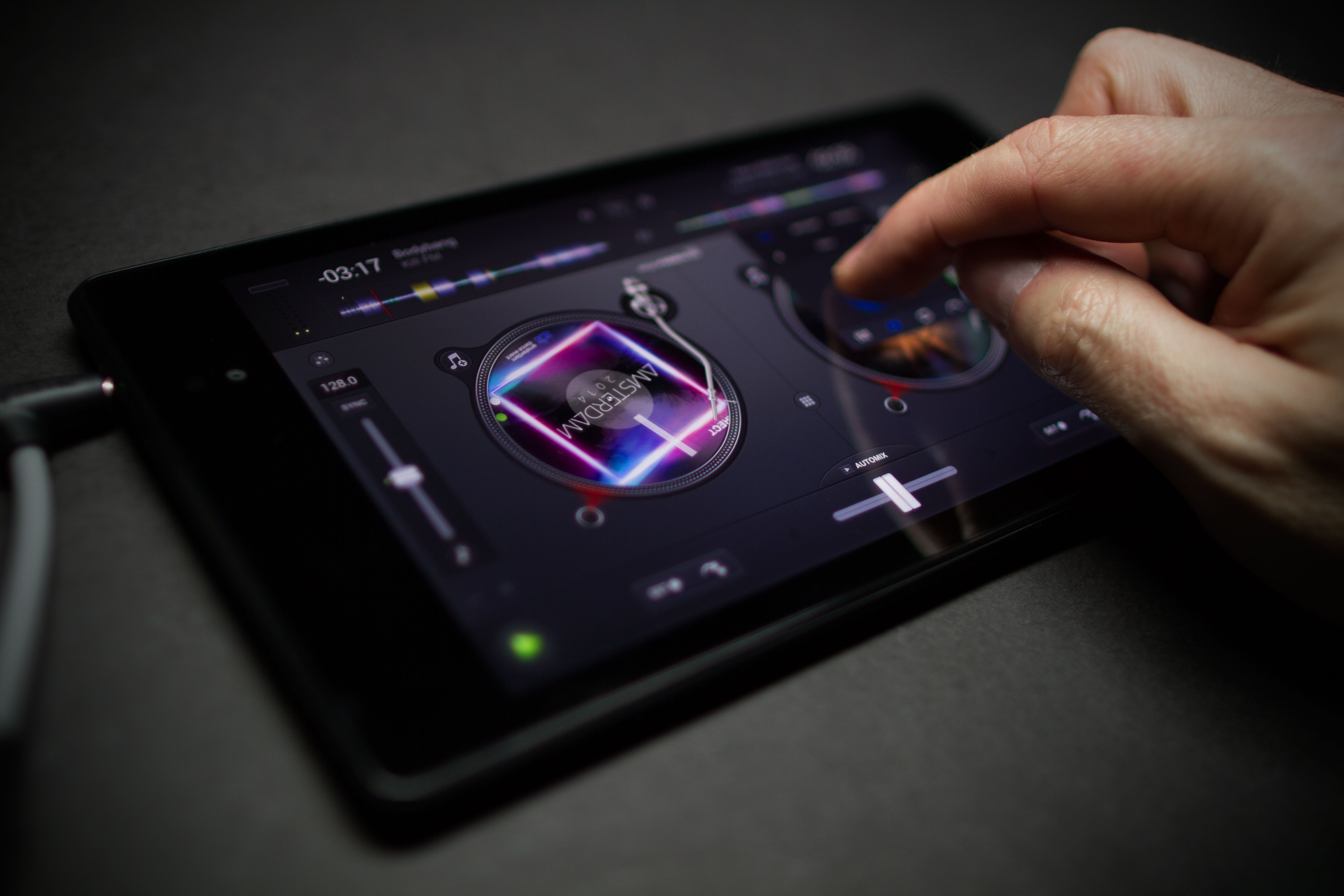長年 Apple 専用の Studio Algoriddim が Android に「Djay」をもたらす