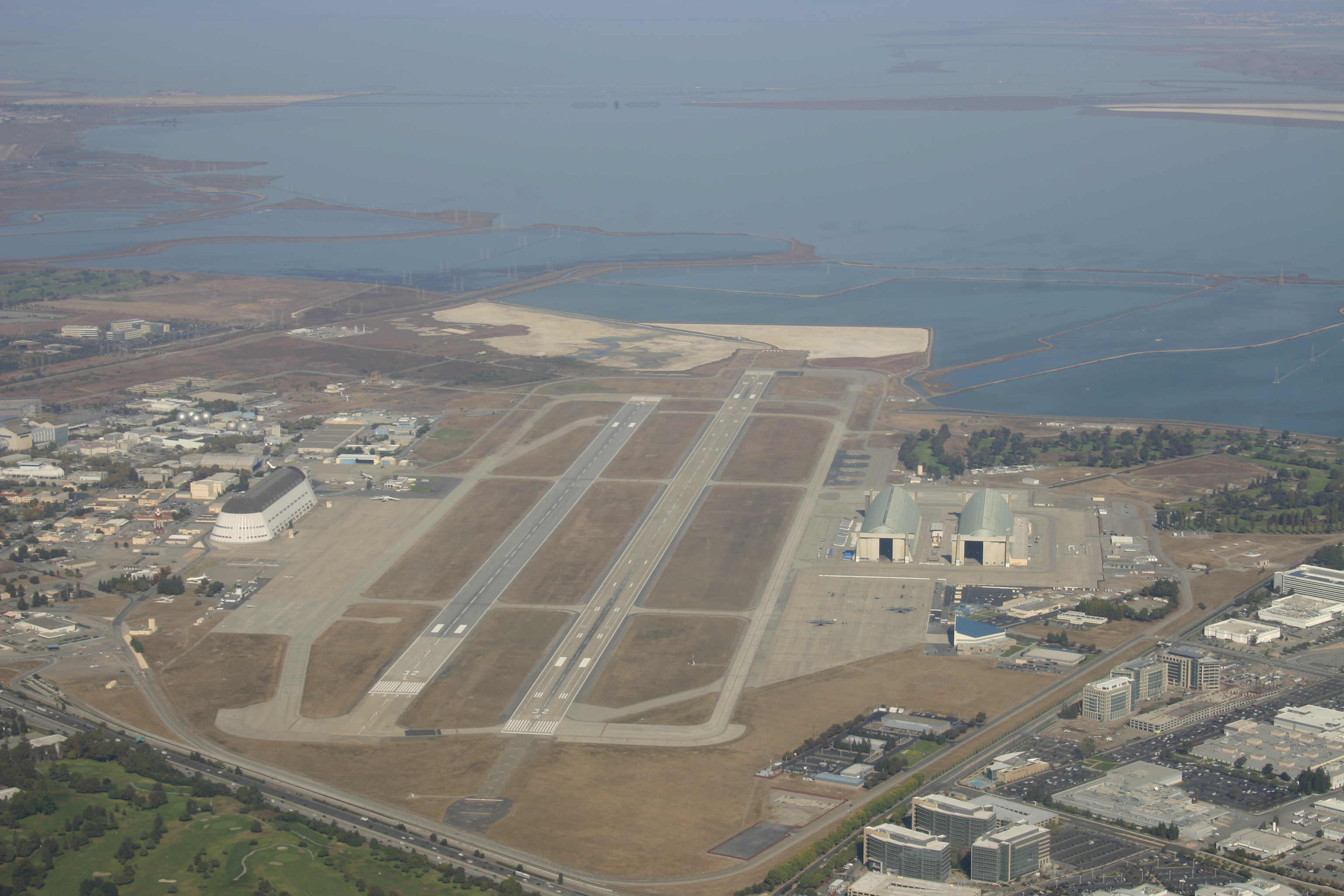 Google To Lease Moffett Airfield From NASA To Use As Home For Its   Kluft Photo Moffett Federal Airfield Oct 2008 Img 1911 