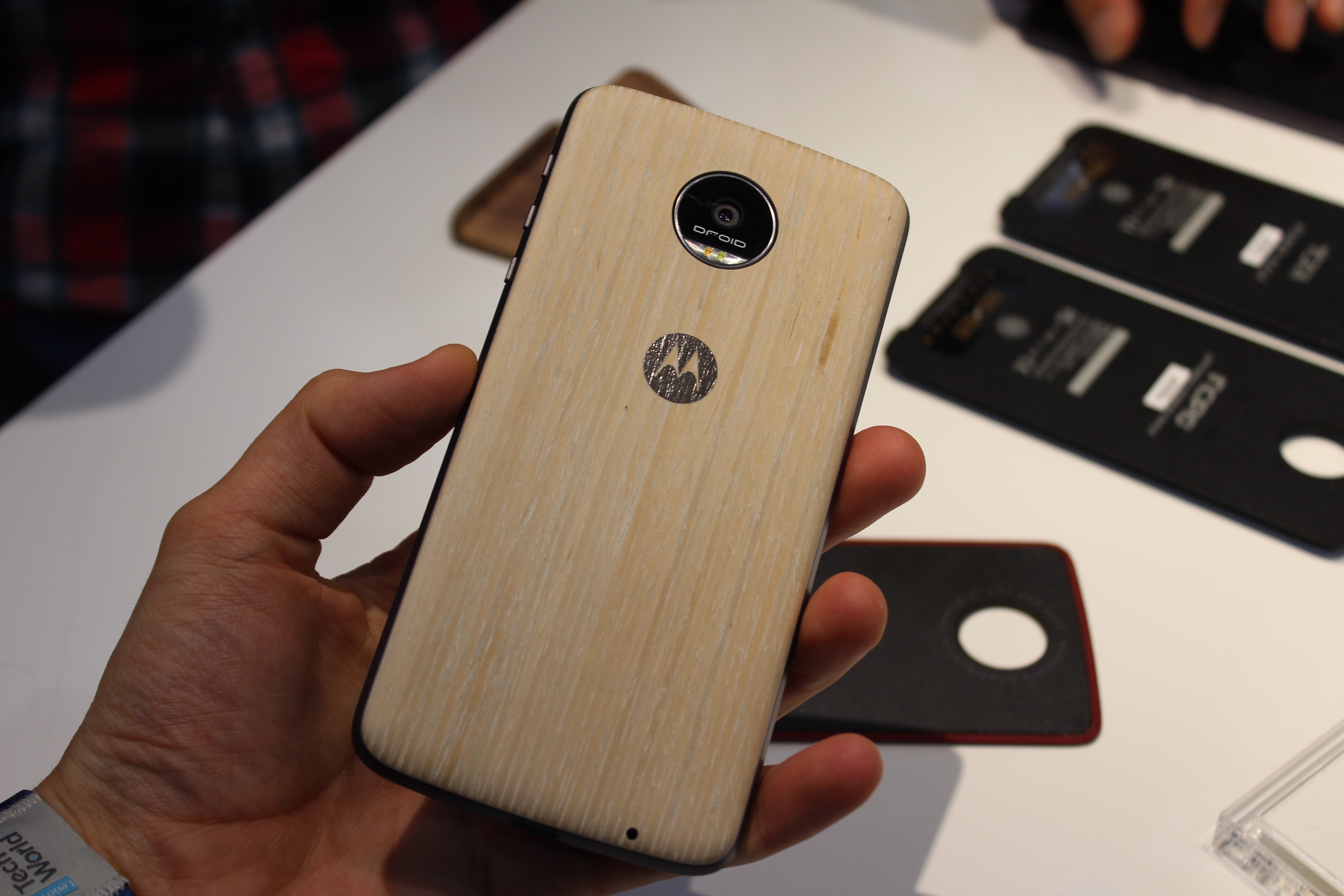 Hands-on with Moto Mods: JBL speaker, Incipio Power Pack, Moto Insta ...