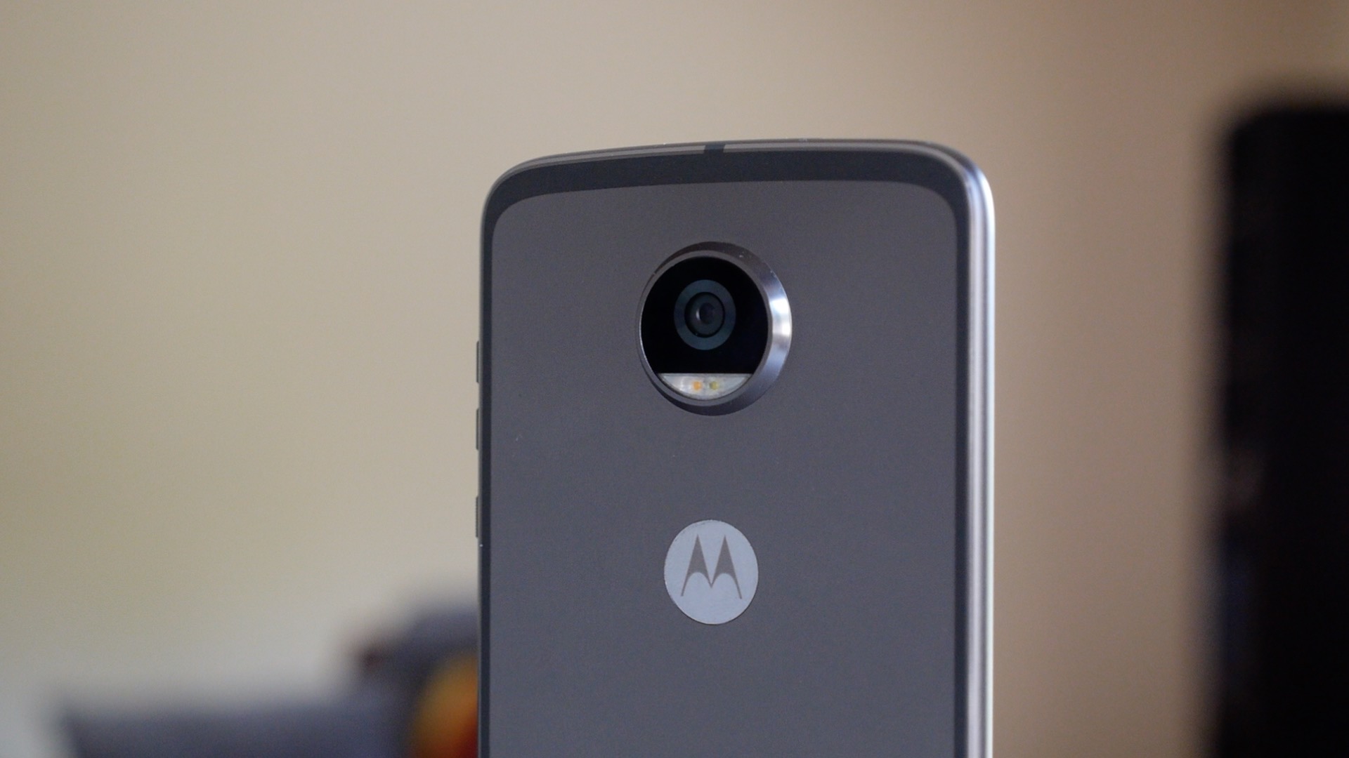Comment: The Moto Z2 Force is yet another example of Motorola not listening  to its fans