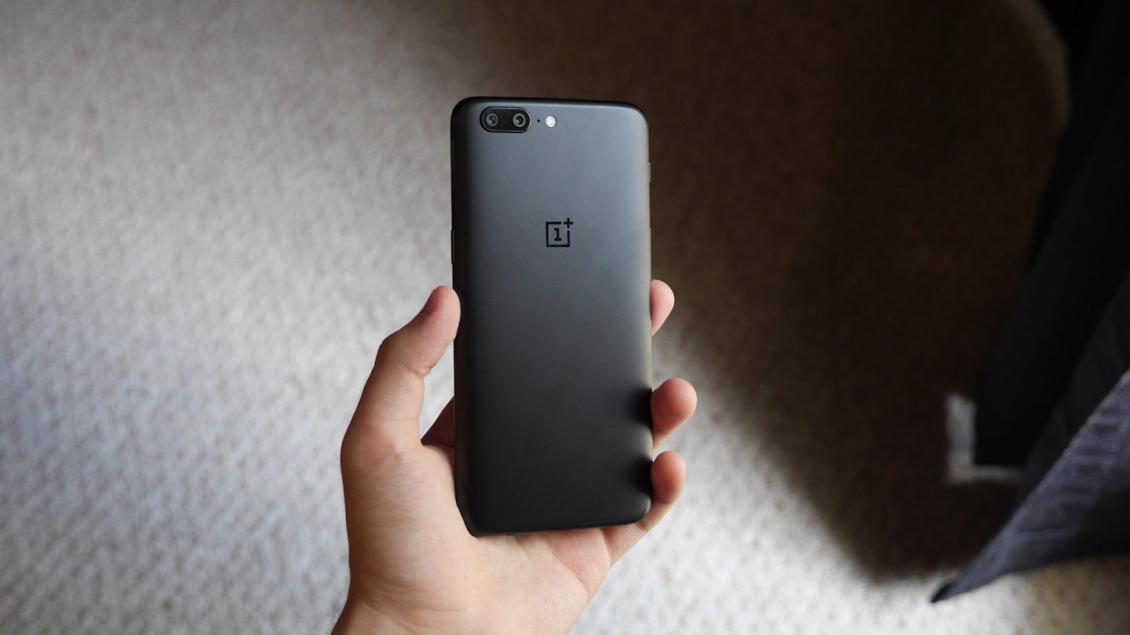 How to take a screenshot on the OnePlus 5