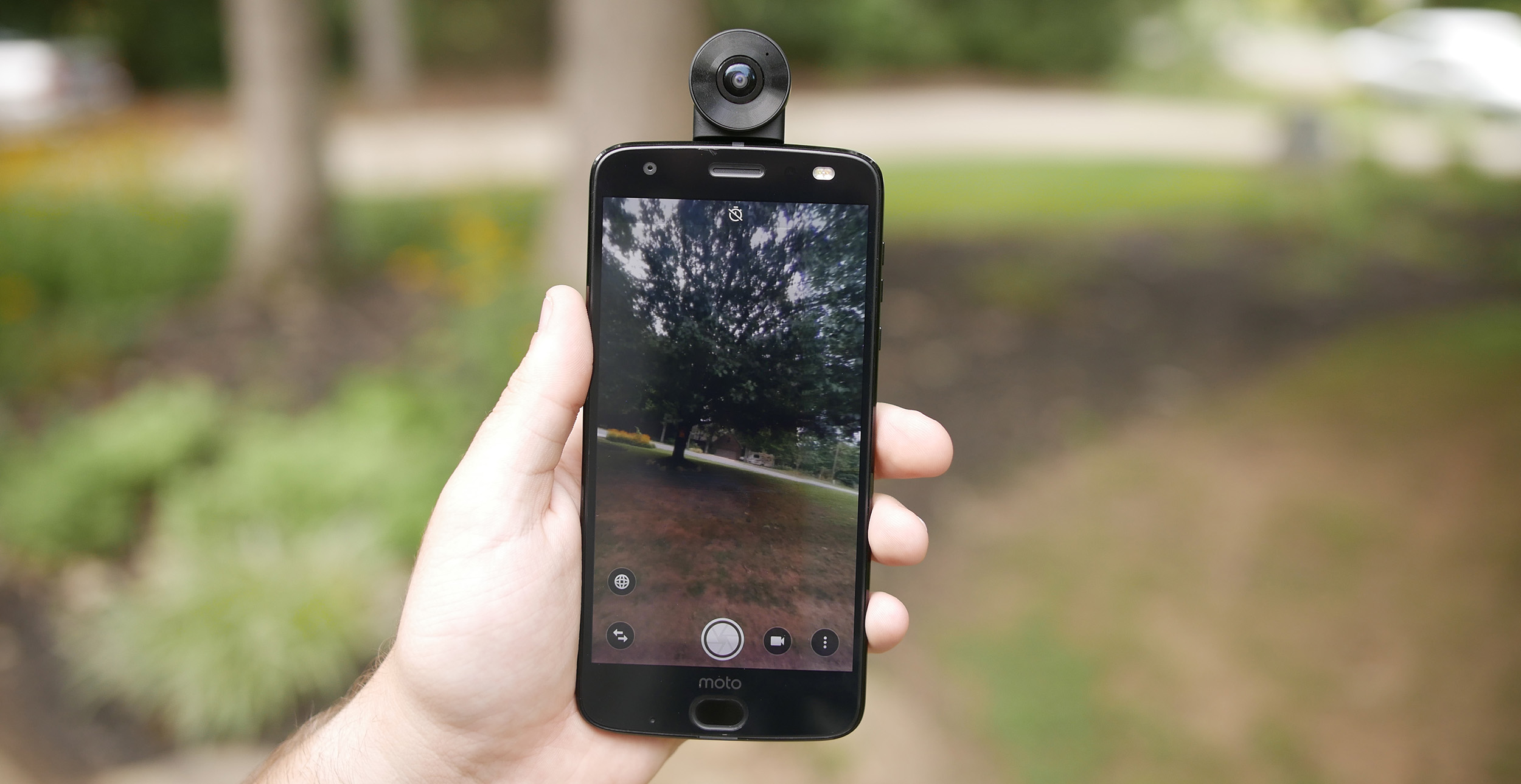 Hands on with Motorola's Z2 Force Edition and Moto 360 Camera mod