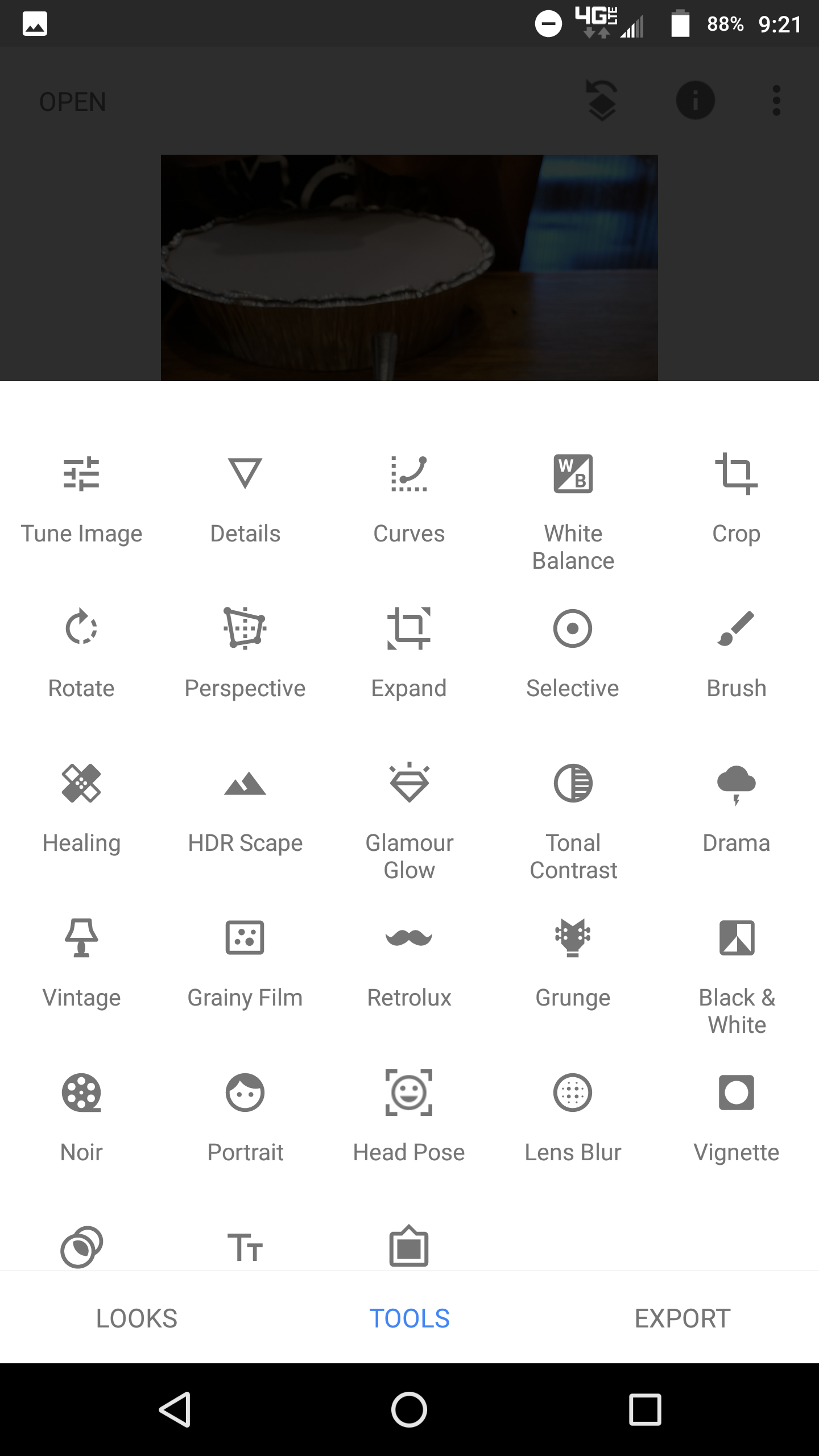 Snapseed’s first update in months is a complete redesign w/ bottom bar