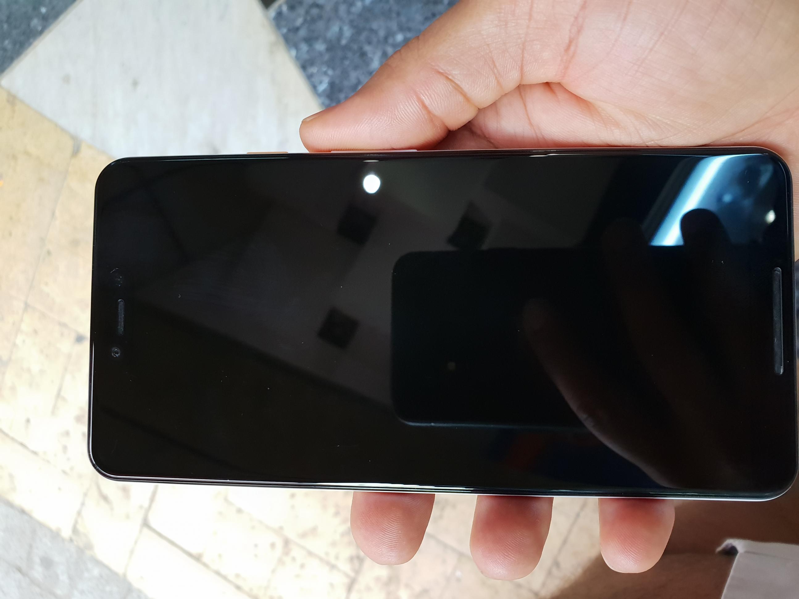 Google Pixel 3 XL shows up in new alleged leaked photos, shows off ...