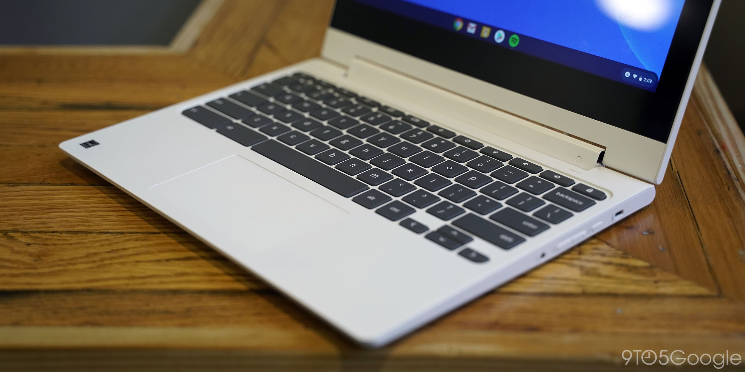 Lenovo Chromebook C330 11.6 Laptop