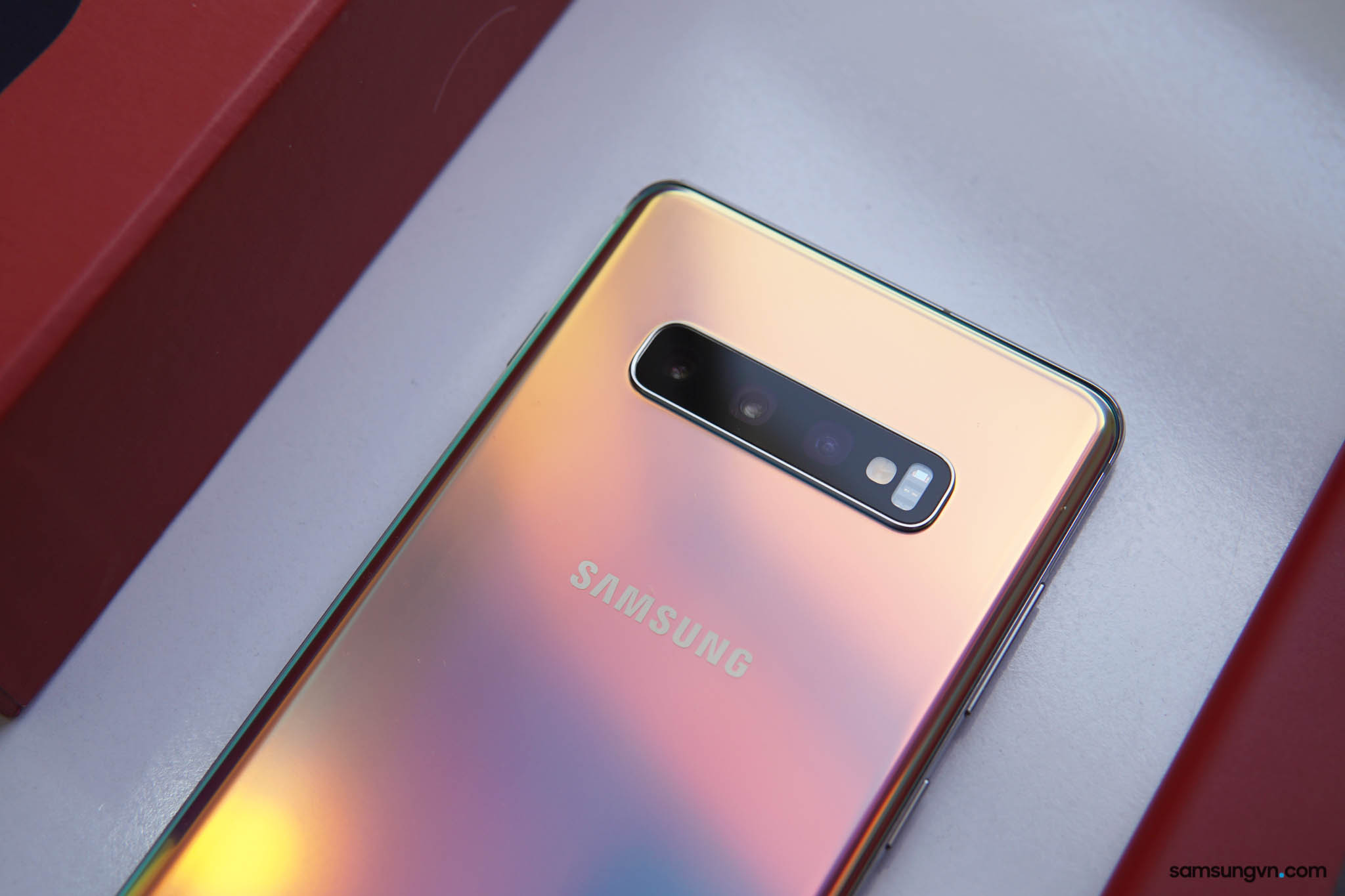 Galaxy silver. Samsung Galaxy s10 Prism Silver. Samsung s10 Plus Prism Silver. Galaxy s 10 Plus Silver. Galaxy s10 серебро.