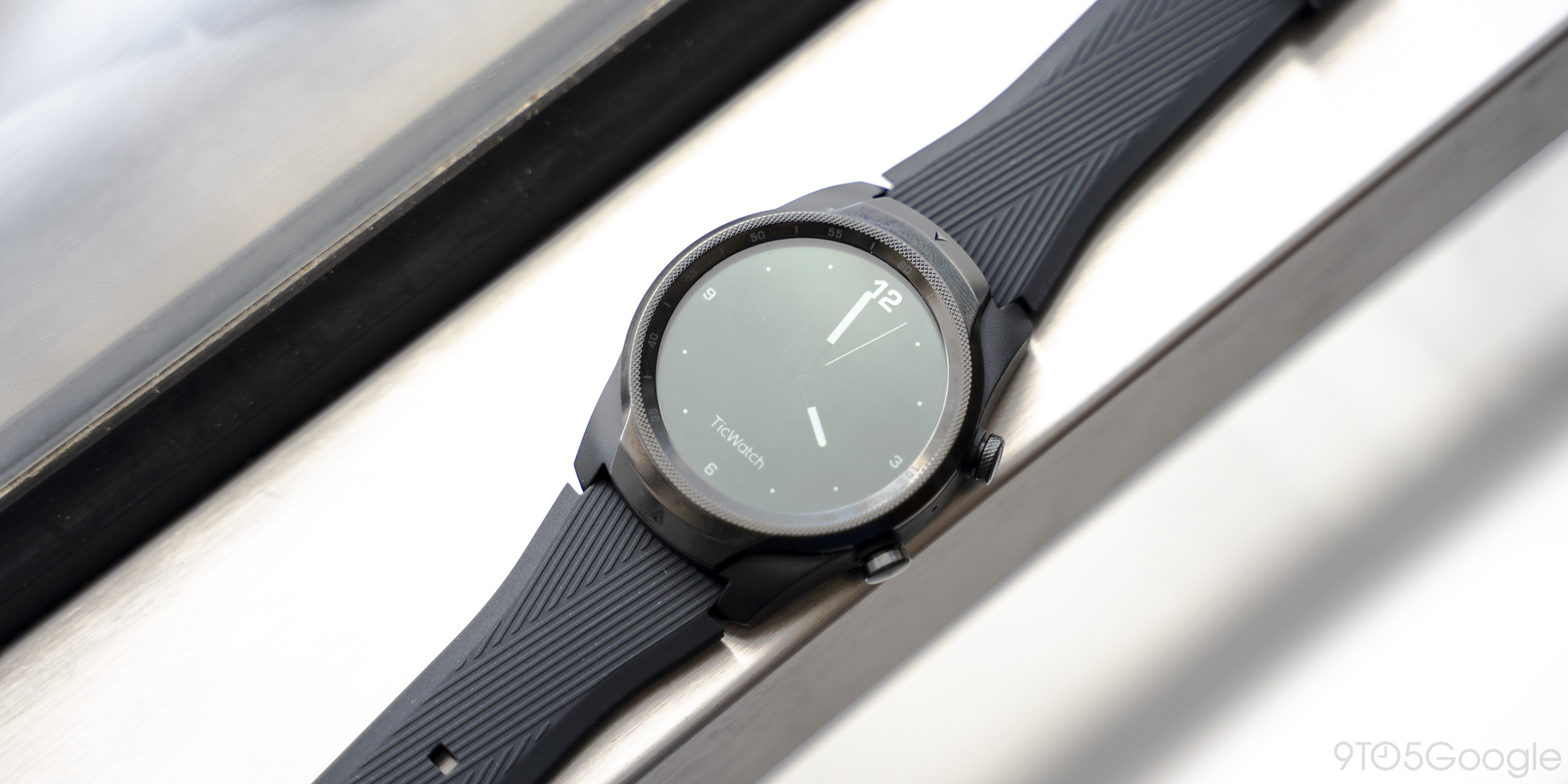 Mobvoi TicWatch Pro 4G Review: Worth it for the performance, not the ...