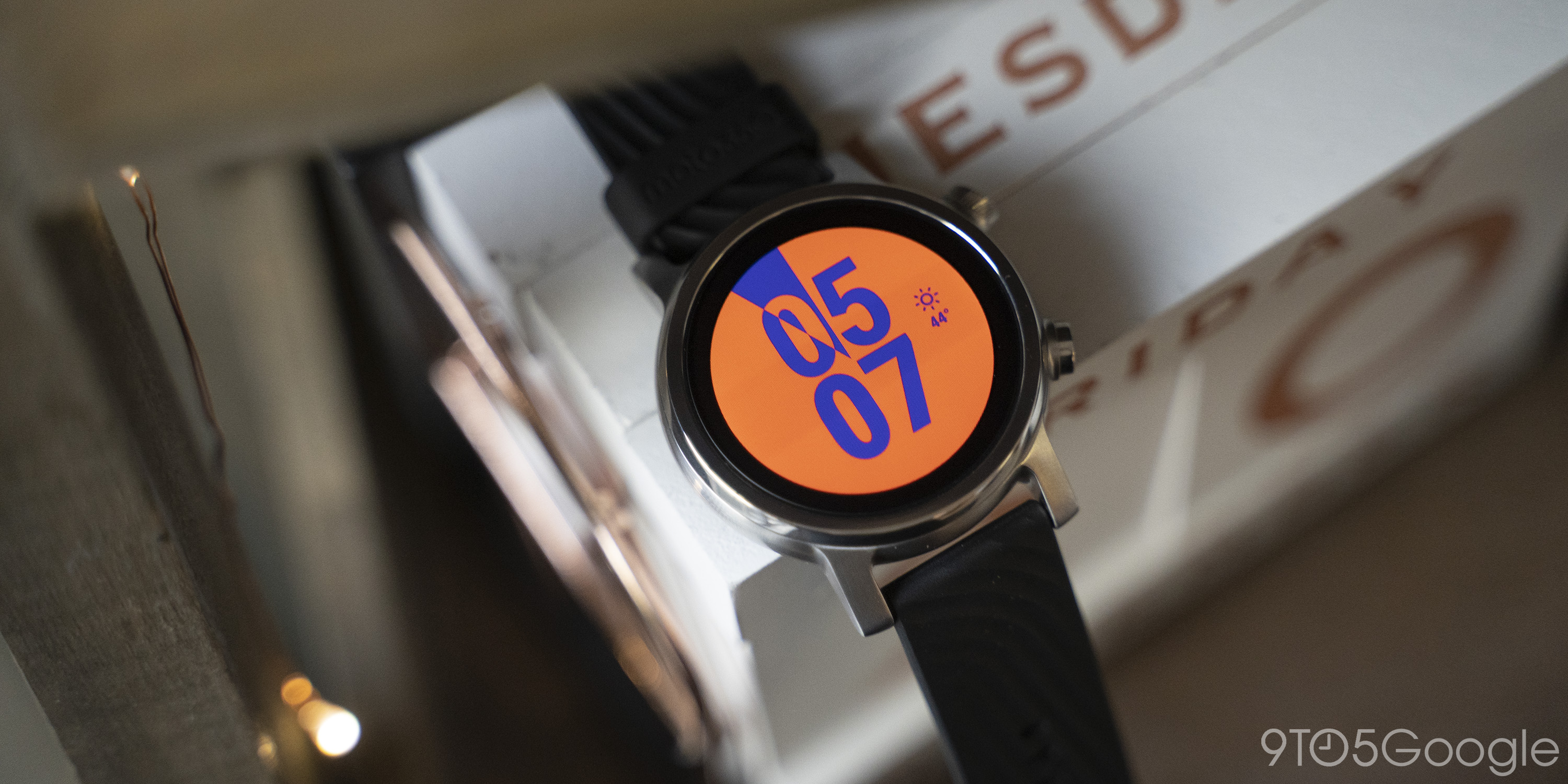 Google reveals how its hybrid Wear OS gets 'dramatically extended battery  life' : r/WearOS