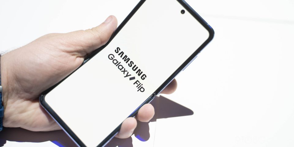 Samsung Galaxy Z Flip Flex Mode