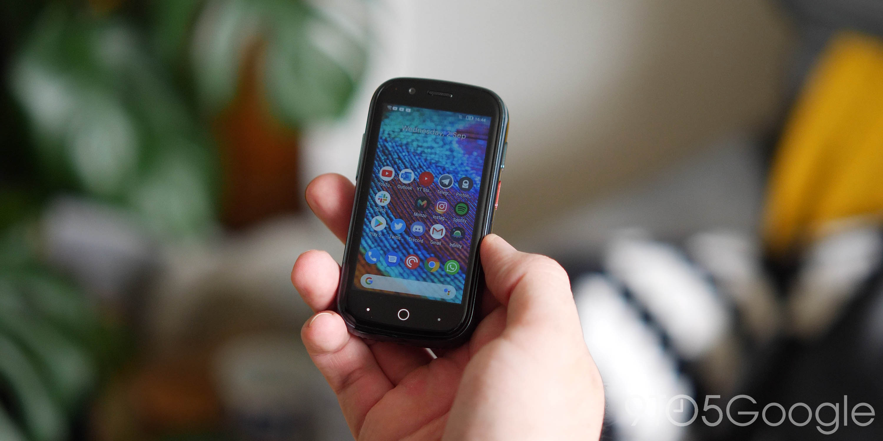 Unihertz Jelly 2.0 review: Pint-sized pocket power! [Video]