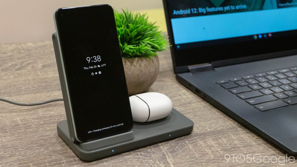iOttie iON Wireless Duo charging a Pixel 5 and Pixel Buds, sitting next to a Chromebook