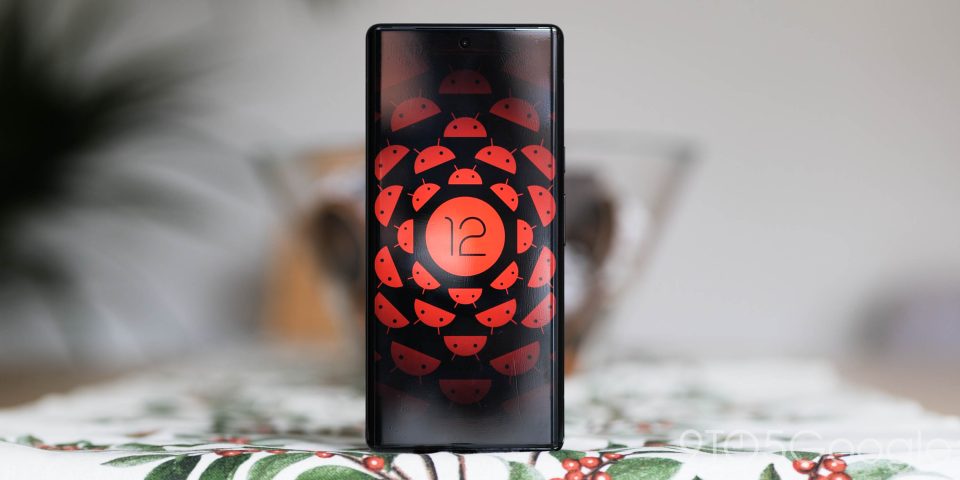 Android 12 logo in red