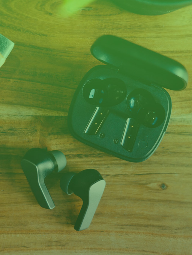 Hands-on with Lenovo Smart Wireless Earbuds