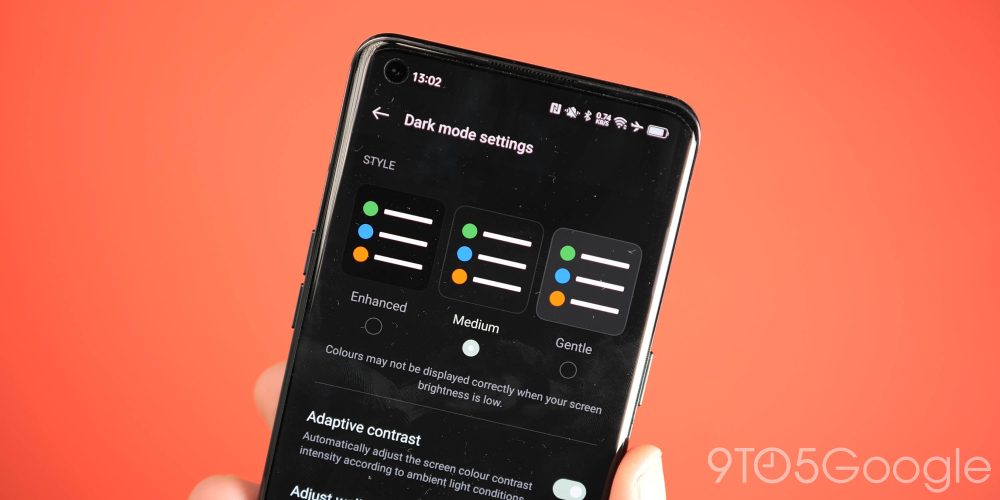 Dark mode adjustment settings feature running on ColorOS 12