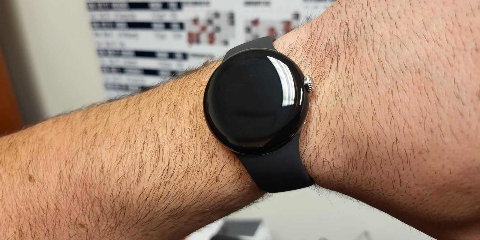 Here's someone wearing Pixel Watch & Google's 20mm band - 9to5Google