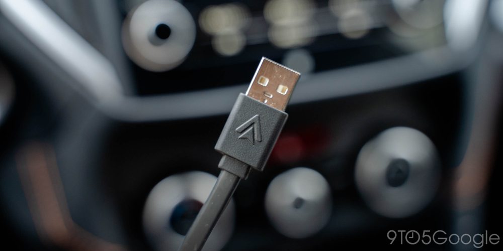 Motorola's MA1 Wireless Android Auto Adaptor Gives Your Car a Big Tech  Upgrade