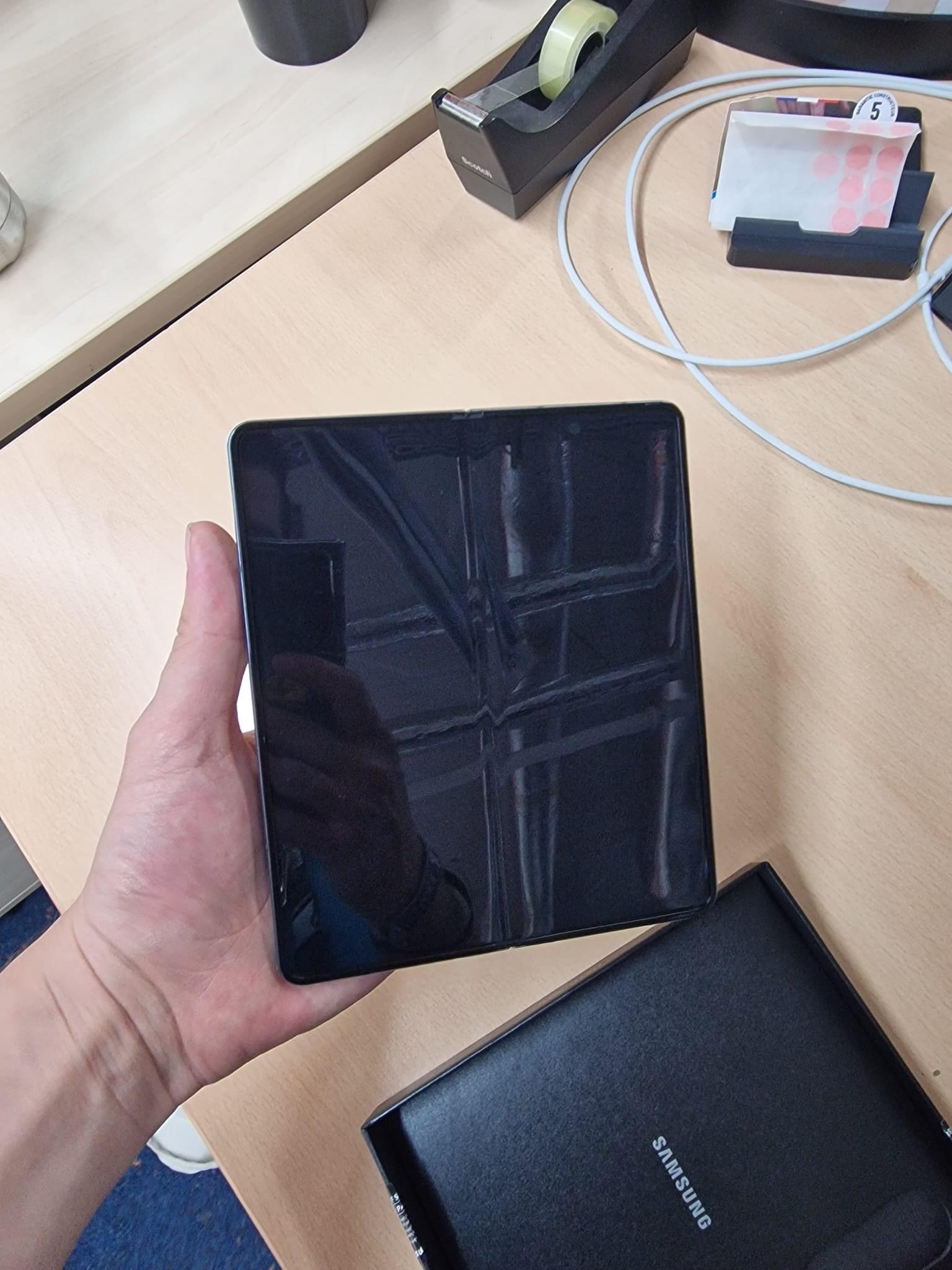 Galaxy Z Fold 4 And Flip 4 Show Off Display Crease In Live Images 1078