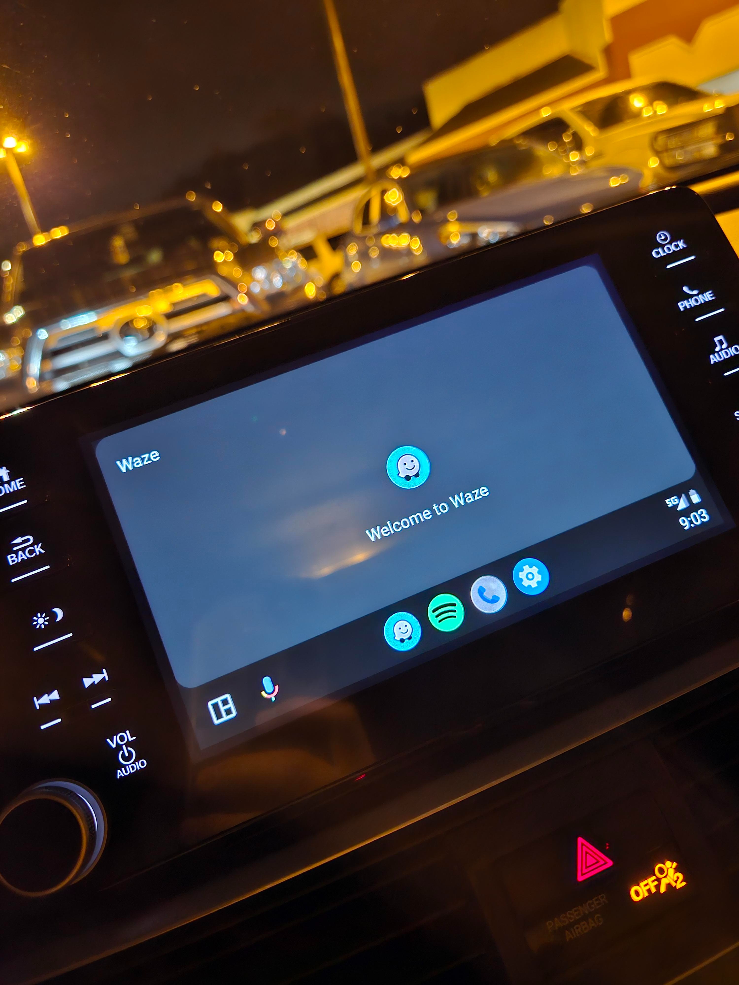Waze for Android Auto hit with voice, fullscreen bugs