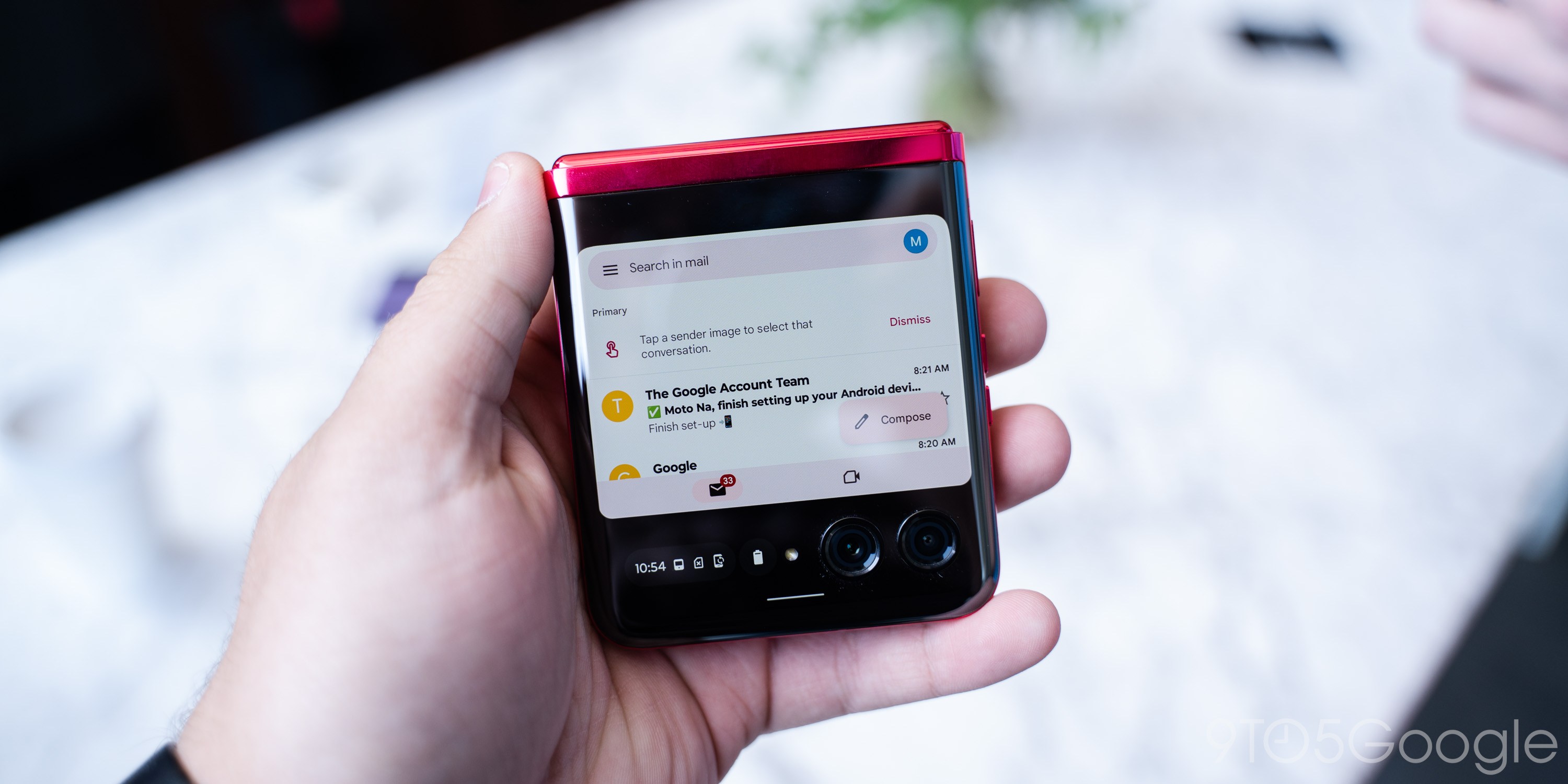 Motorola Razr+ display: What you can do on the outside