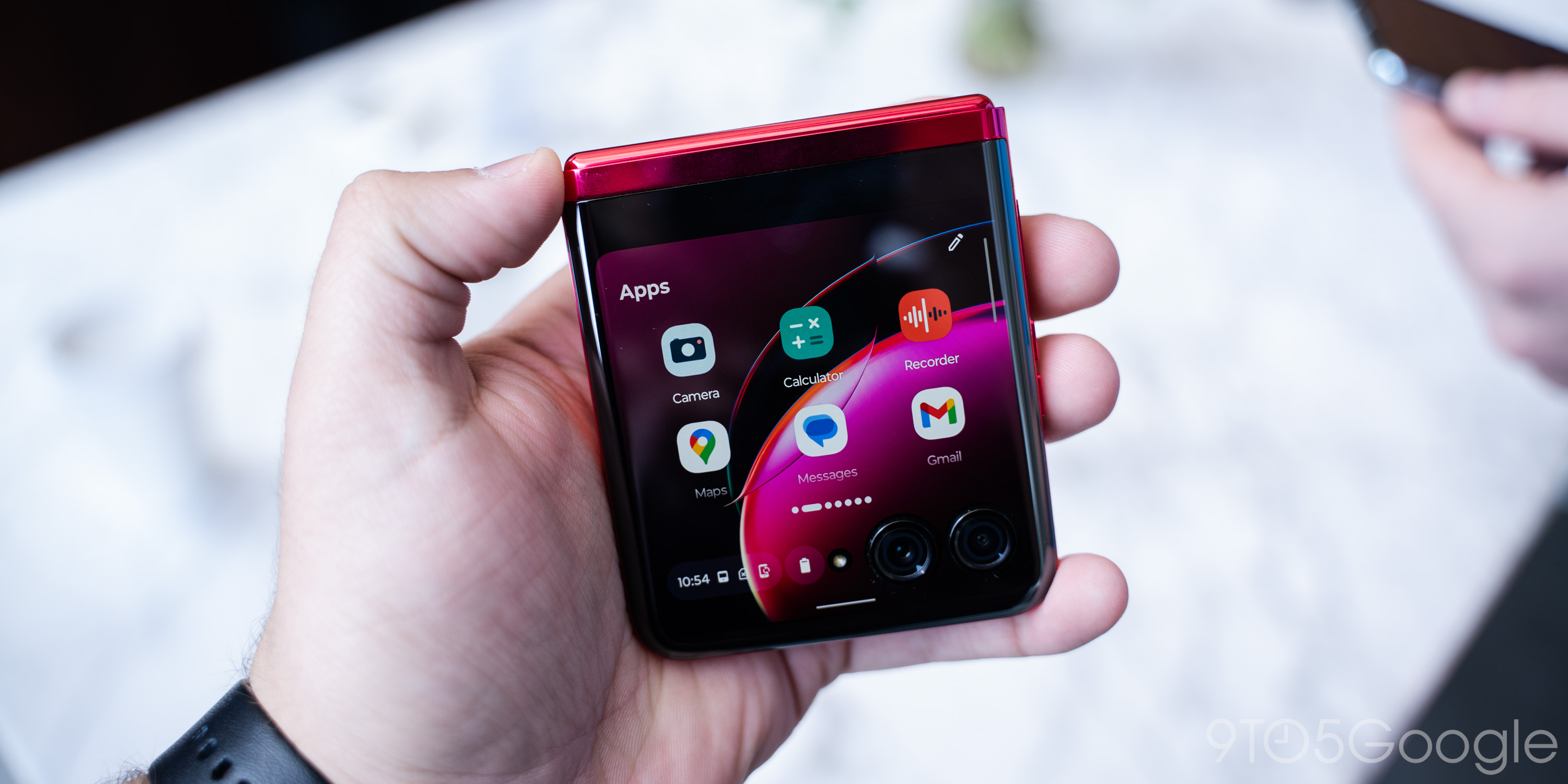 Motorola Razr+ display: What you can do on the outside