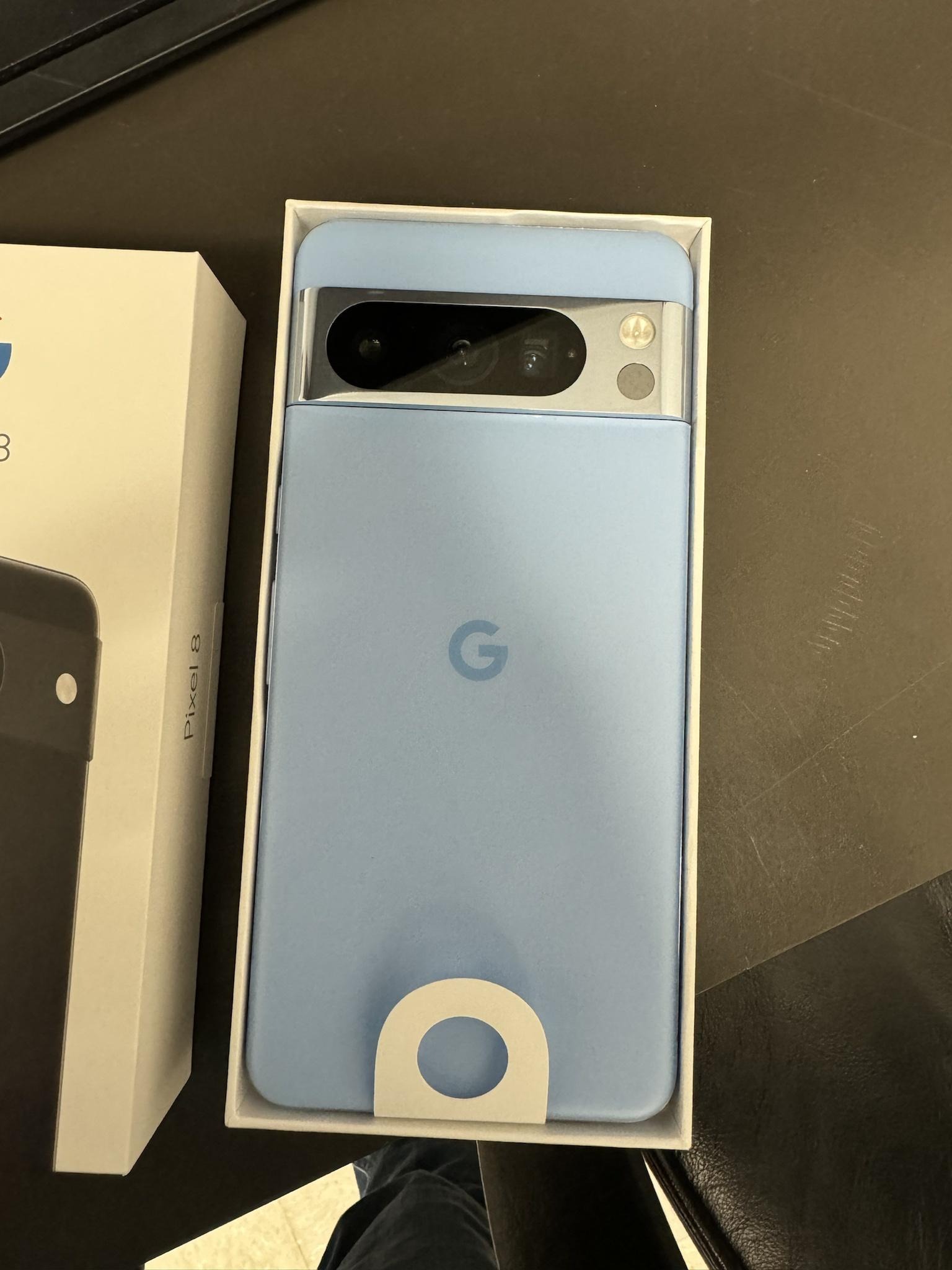 Pixel 8 Pro's blue color is apparently called 'Bay' [Gallery]