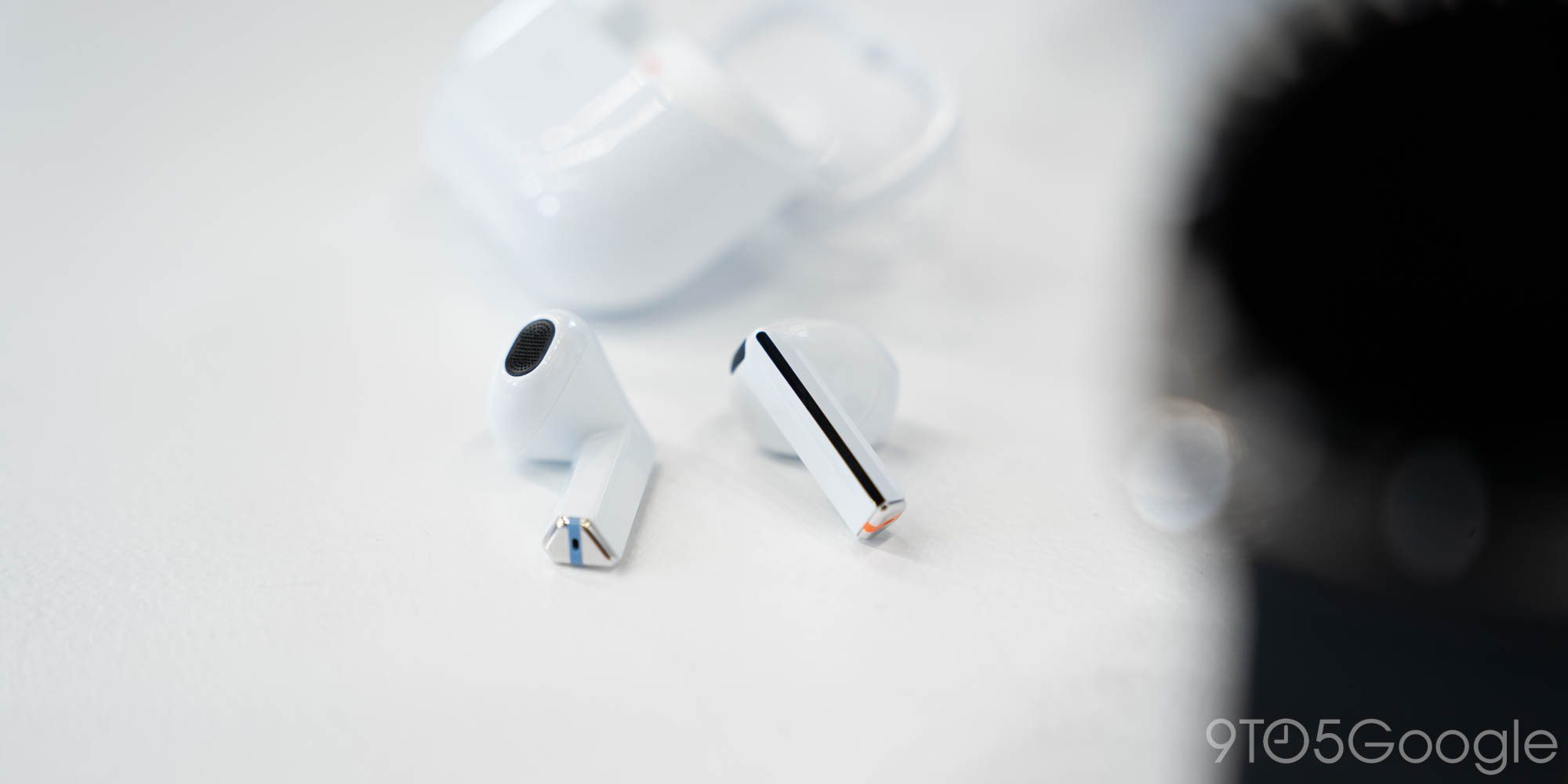 Samsung никак не может перестать копировать AirPods в последних утечках Galaxy Buds 4