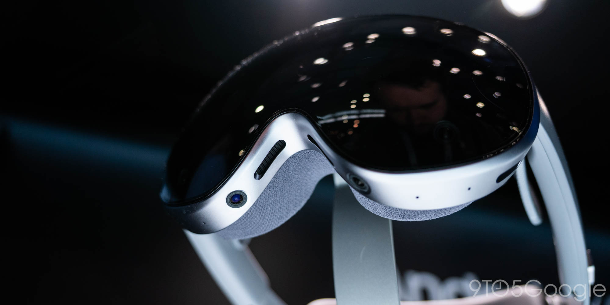 Here's a closer look at Samsung Android XR headset & S25 Edge