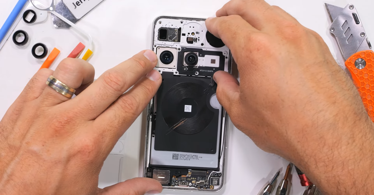 Nothing-Phone-3-Teardown-