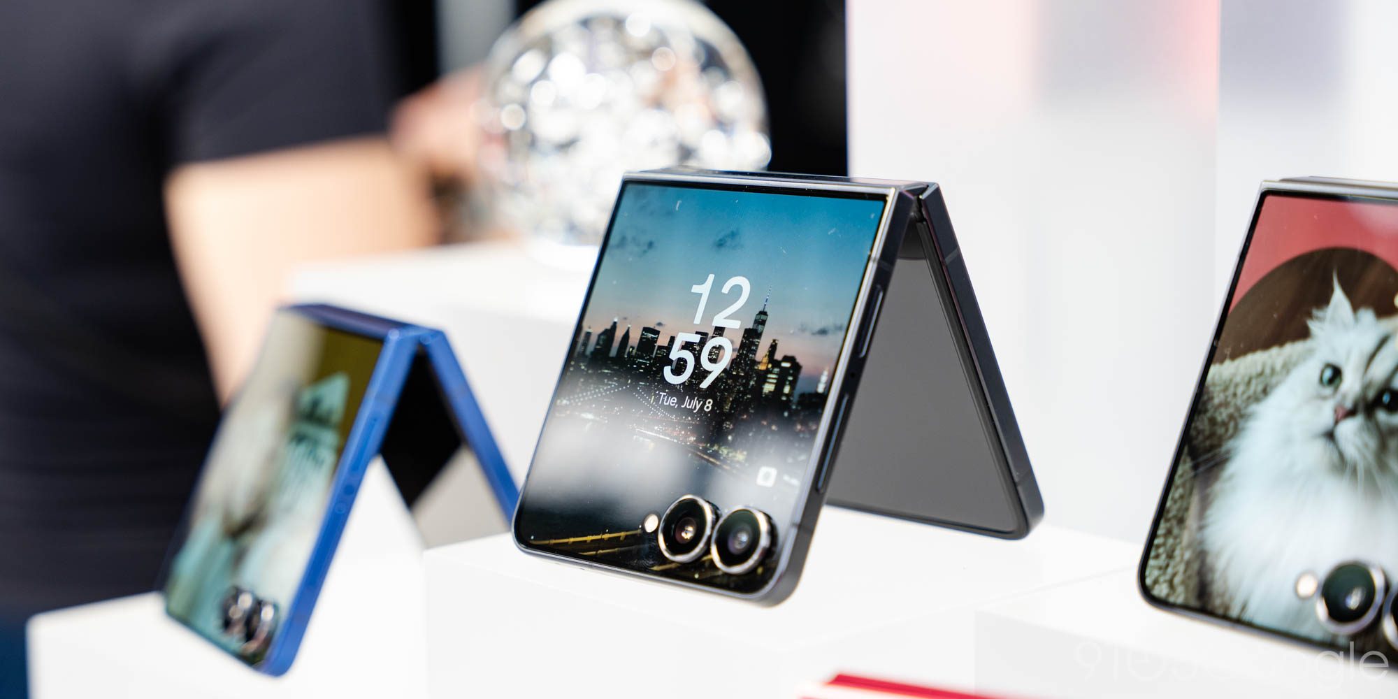 Акции: Jetblack Galaxy Z Flip 7 со скидкой $170, игровой монитор Samsung Odyssey 2025 года со скидкой $1000, Echo Show 21 и другие