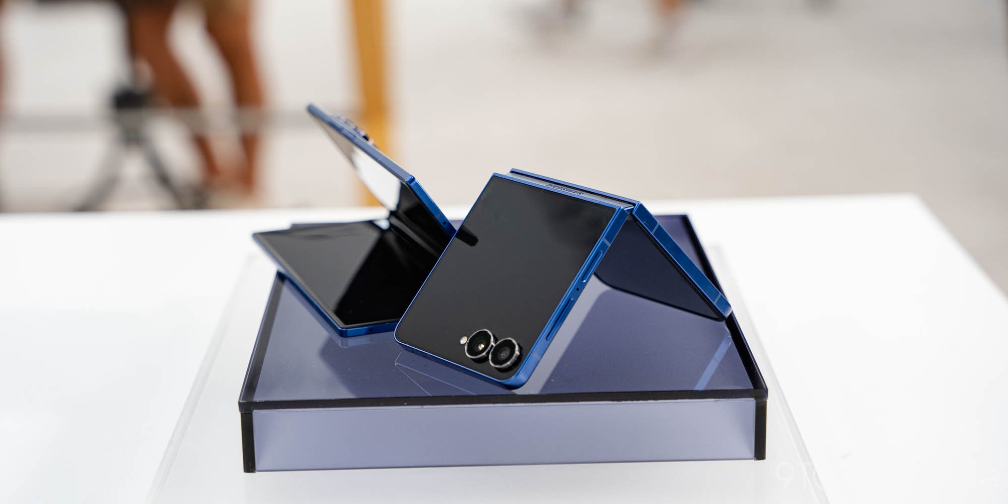 Акции: Z Flip 7 со скидкой $250, Moto 2025 razr+ со скидкой $350, Tab S11 по низкой цене на Amazon, LG OLED $550 и многое другое