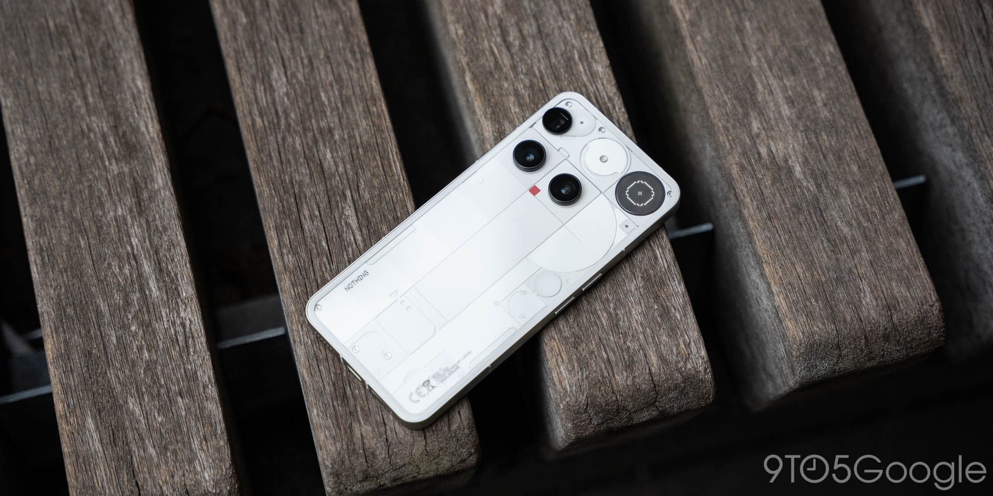 Nothing выдавала профессиональные стоковые фото за образцы Phone (3) на демонстрационных устройствах в магазинах