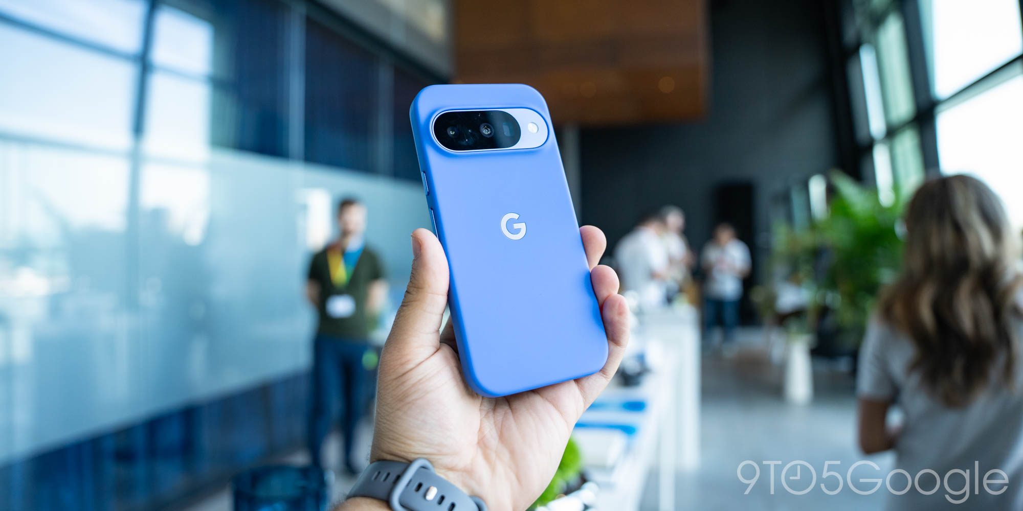 Google распродает официальные чехлы для Pixel 10 в преддверии запуска Pixel 11