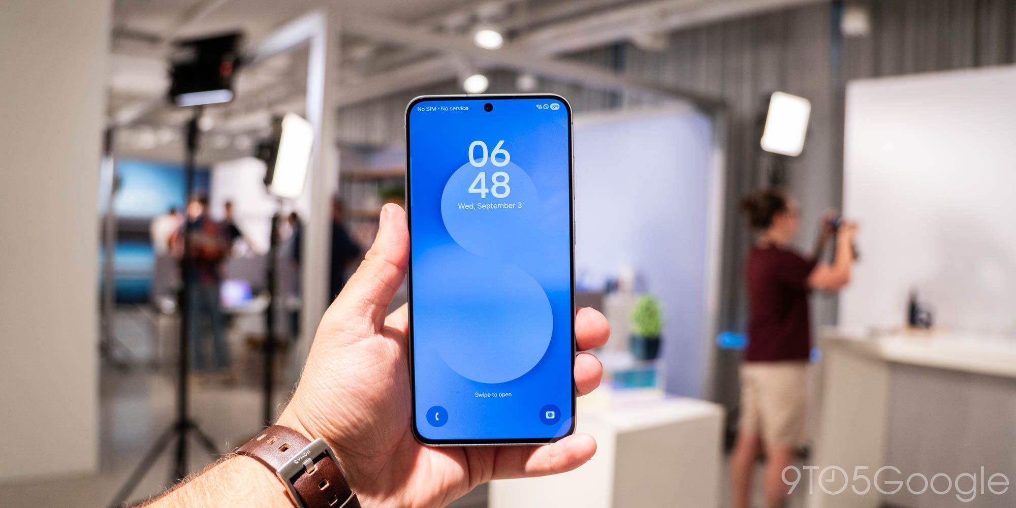 Samsung находит нового поставщика OLED-дисплеев для телефонов Galaxy FE, поскольку ОЗУ становится очень дорогой