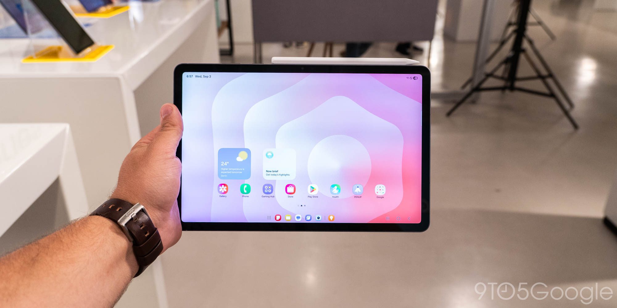 Скидки: Galaxy Tab S11 до $290 дешевле, монитор LG OLED на $700 дешевле, Google TV, Nest Wi-Fi Pro и многое другое