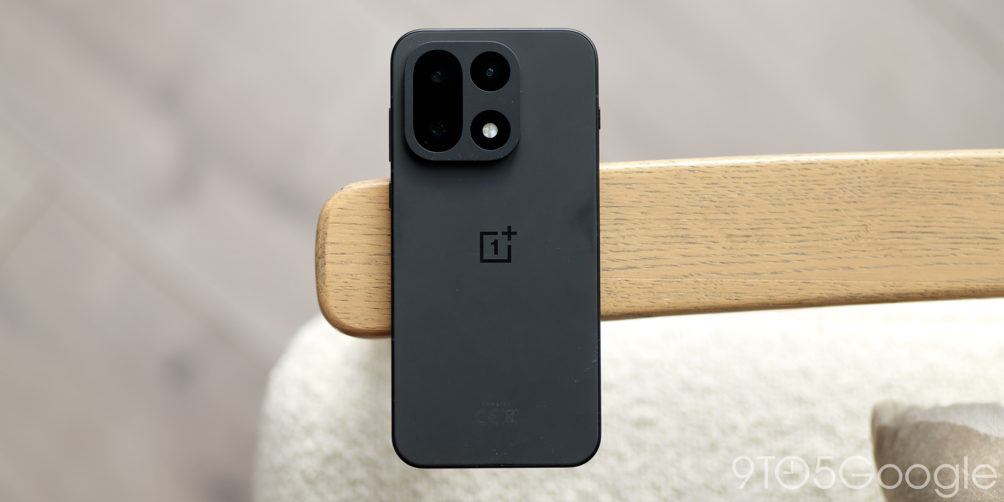 OnePlus ‘Turbo’ certainly looks like a phone with a big battery in leaked images [Gallery]