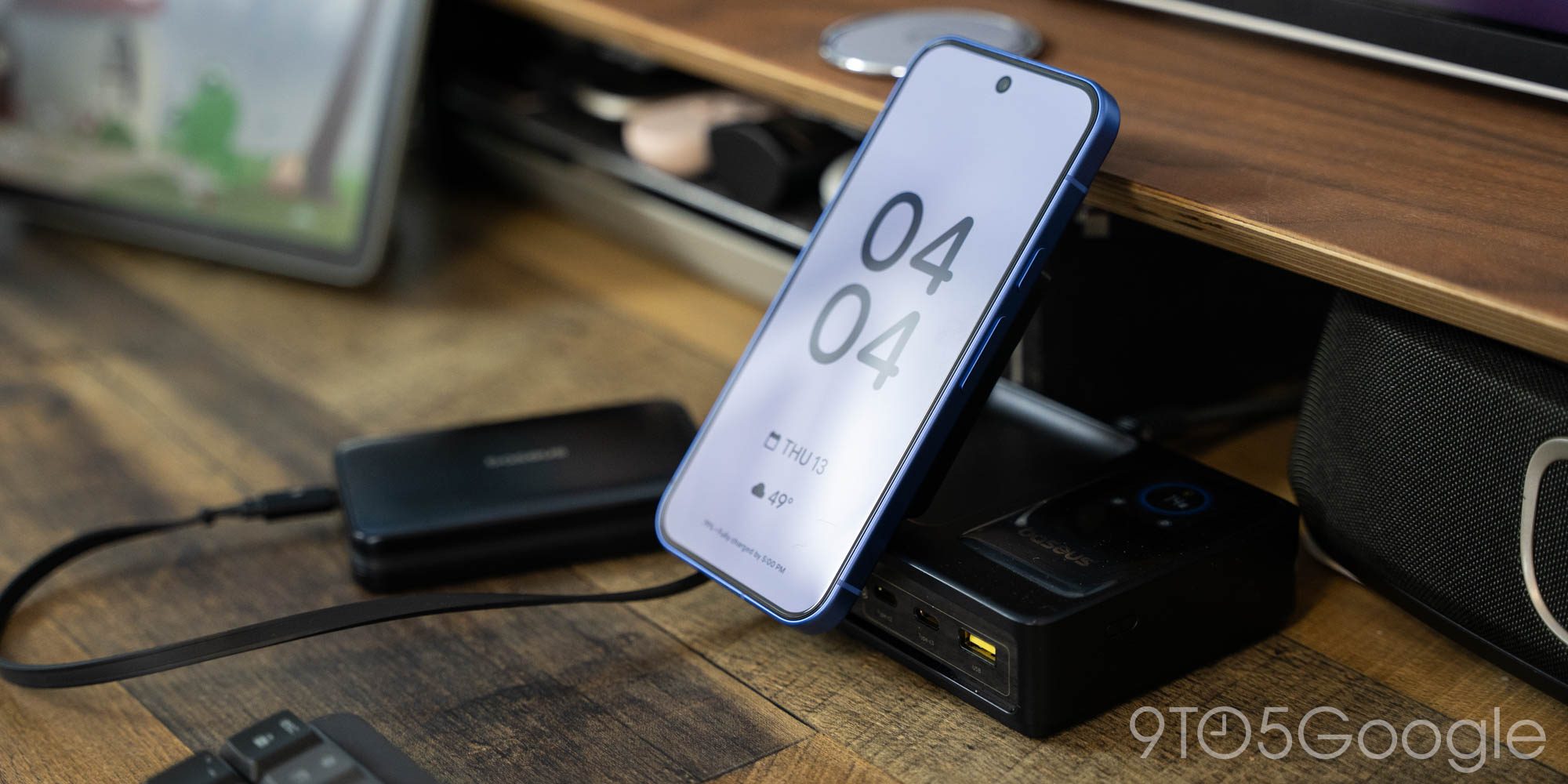 Эта 5-в-1 зарядная станция Qi2 для Pixel 10 — мой любимый аксессуар для рабочего стола [Галерея]