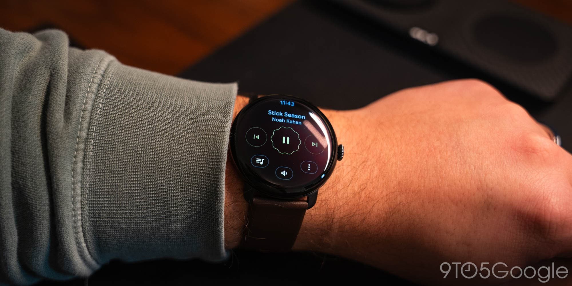 Pixel Watch получает поддержку постоянного отображения элементов управления мультимедиа, таймера и секундомера