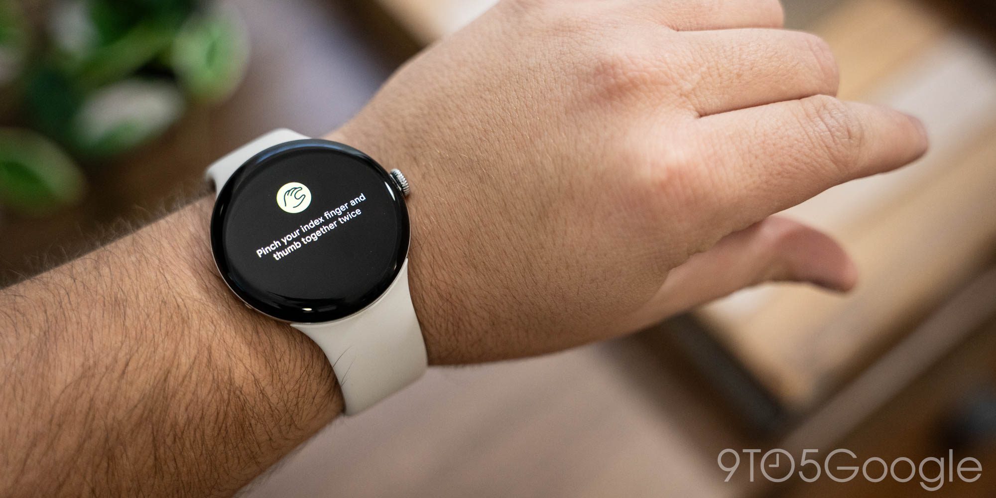 Новые жесты Pixel Watch 4 удобны, но не сделал ли Google это лучше десять лет назад?