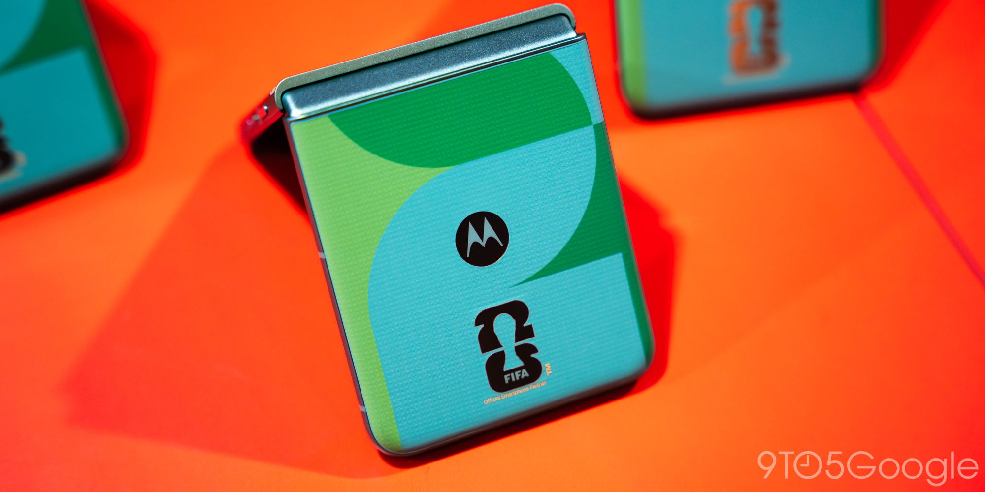 Motorola Razr FIFA Edition теперь доступен за 699 долларов с бесплатным Moto Tag