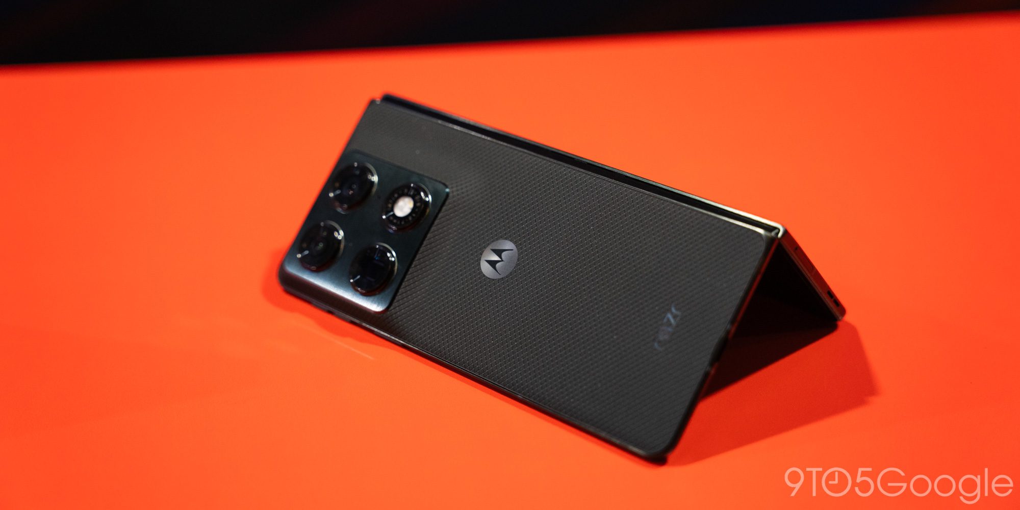 Motorola анонсирует «все детали» о Razr Fold на следующей неделе