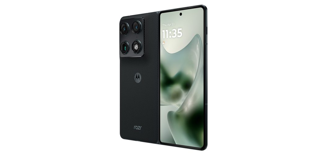 منظر خلفي لهاتف موتورولا Razr Fold يظهر نظام الكاميرا