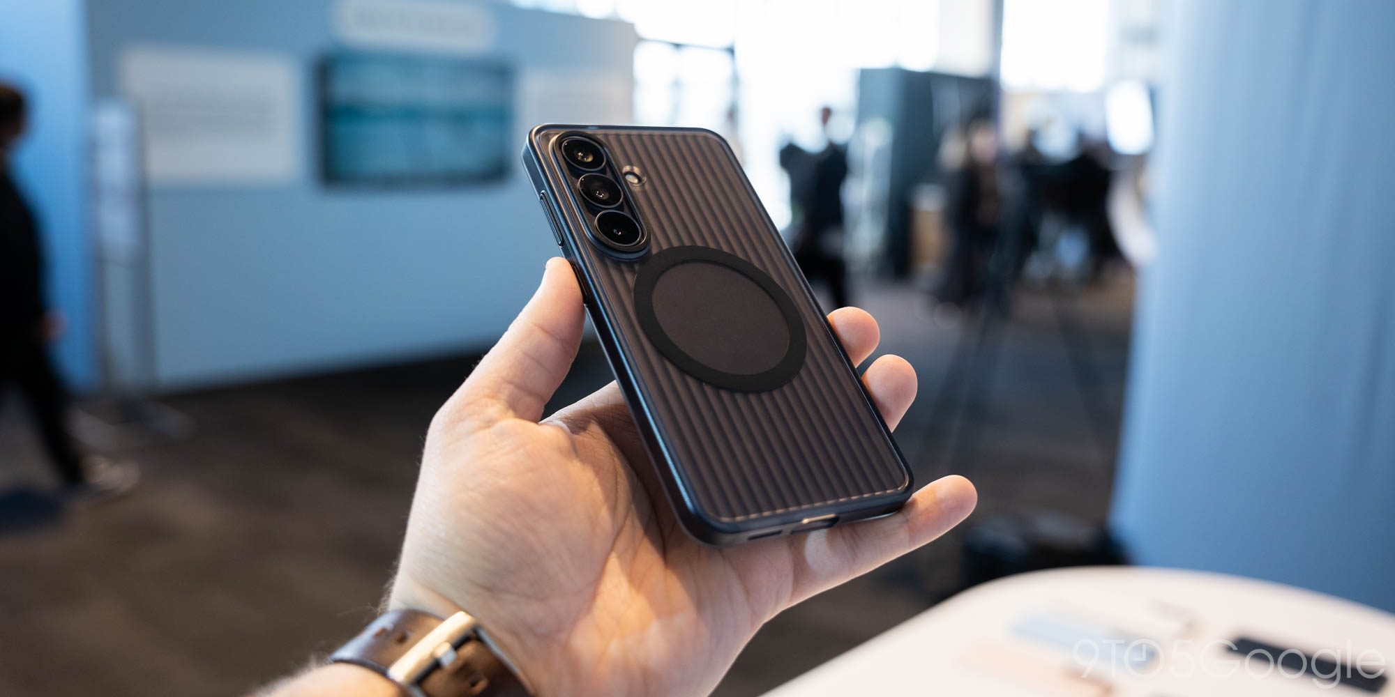 Первые фирменные магнитные чехлы Samsung для Galaxy S26 в этом году выглядят не так уж плохо [Галерея]