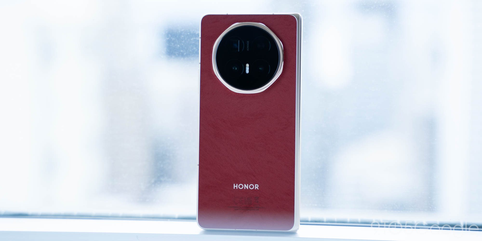 Новый смартфон Honor имеет аккумулятор более чем в два раза больше, чем у Samsung Galaxy S26 Ultra, почти 11 000 мАч