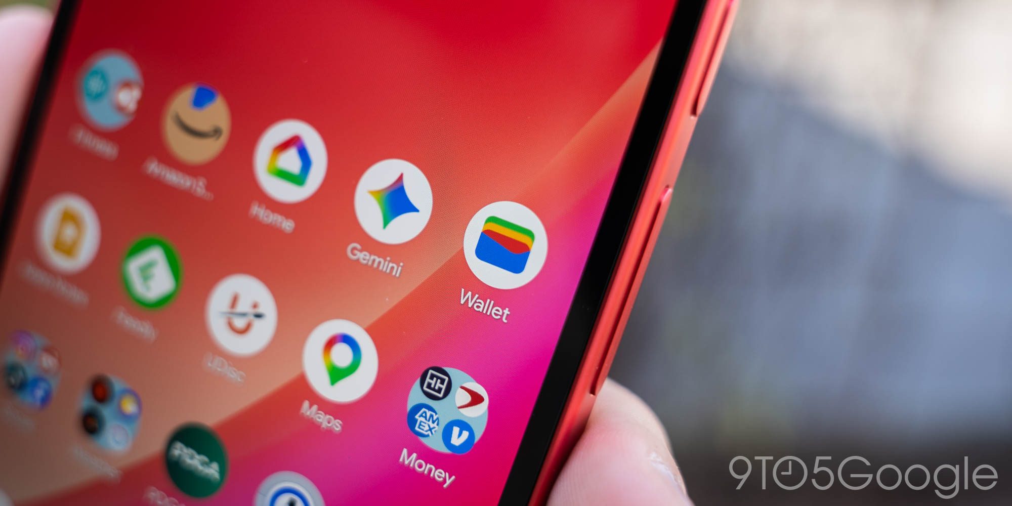 В приложении Google Wallet для Android появится список карт с вертикальным расположением